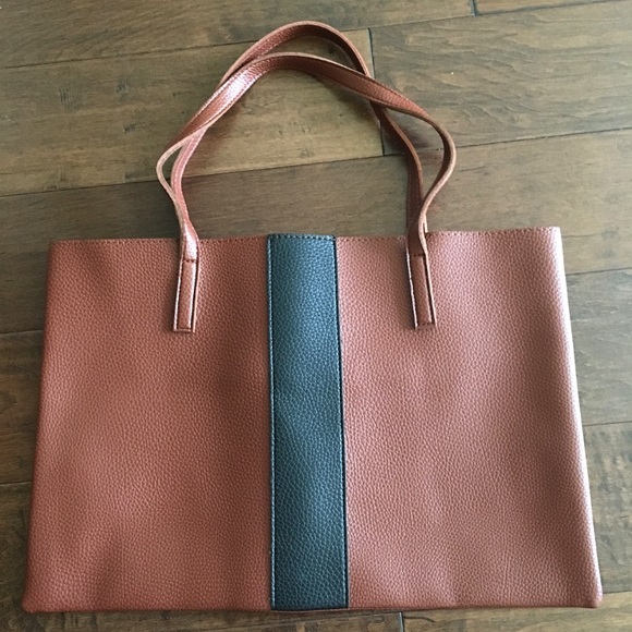 Vince Camuto Handbags - Vince Camuto purse brand new